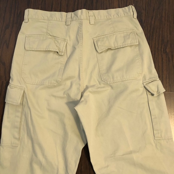 Gap khakis cargo pants size 34X 30 measuring 35.5W - Picture 5 of 5